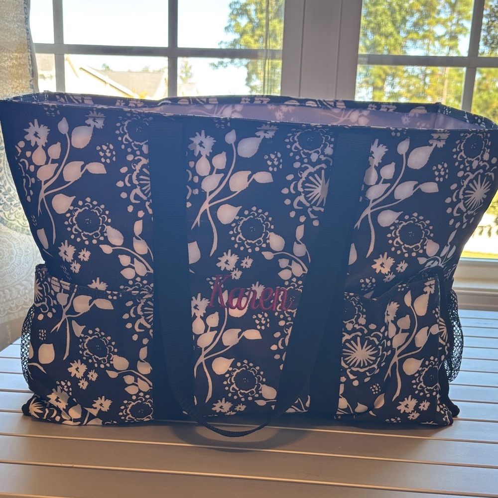 Thirty One Floral Black and White Tote Bag.